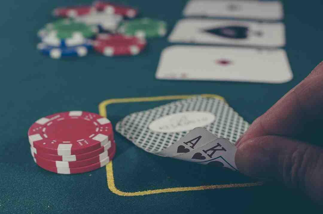 Comment devenir un pro du poker en ligne sur playthepoker.fr ?